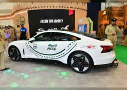 شرطة دبي تستعرض خدماتها للسياح بسوق السفر العربي 2023