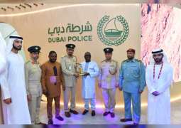 وزير داخلية ليبيريا يطلع على خدمات شرطة دبي بسوق السفر العربي