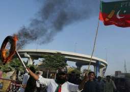 احتجاجات في البلاد ضد اعتقال رئیس الوزراء السابق عمران خان