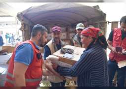 ضمن "الفارس الشهم2".. "الهلال" يوزع طرودا غذائية و ملابس على عمال النظافة بمحافظة اللاذقية السورية