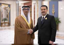 منصور بن زايد يلتقي رئيس الوزراء العراقي على هامش القمة العربية