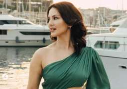 Sunny Leone makes captivating entrance at Cannes Film Festival 2023