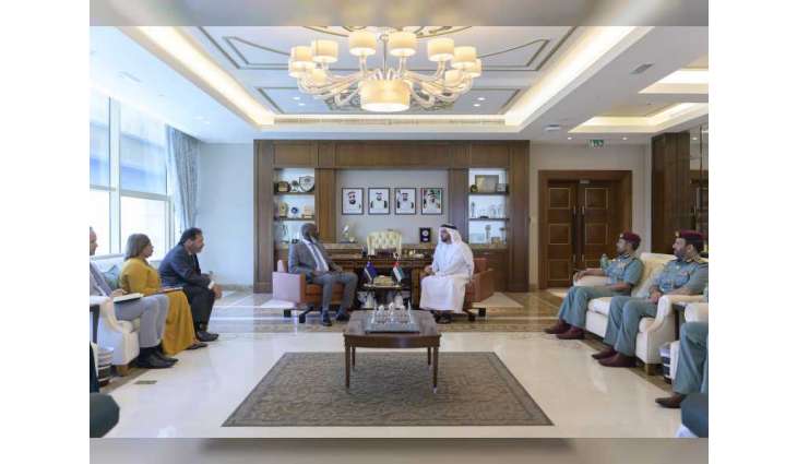 سيف بن زايد يلتقي رئيس وزراء جزيرة كوراساو