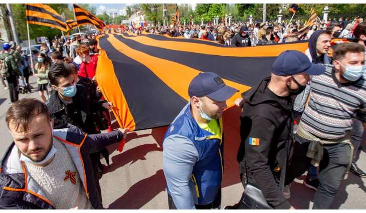 Moldovan Police Say 180 People to Be Fined for Wearing St. George's Ribbons on Victory Day