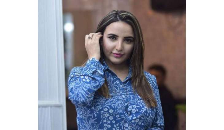 Hareem Shah asks Maryam Nawaz to restore internet in the country