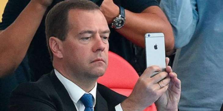 Twitter Removes Restrictions From Medvedev's Post About Poland