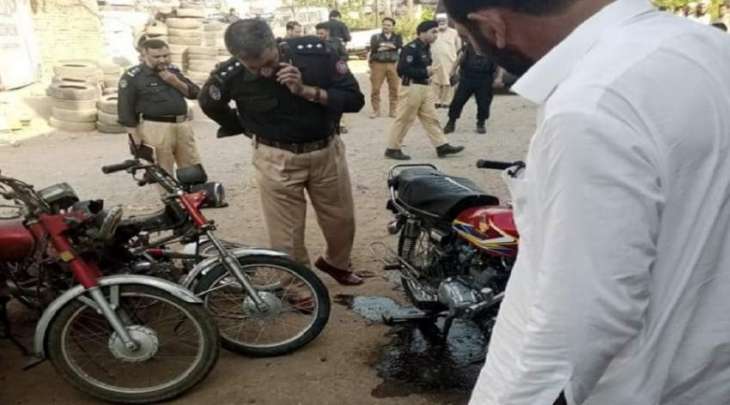 مقتل شخص و اصابة ثلاثة آخرین اثر تفجیر دراجة ناریة فی مدینة بشاور
