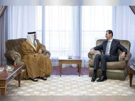 منصور بن زايد يلتقي الرئيس السوري على هامش القمة العربية في جدة
