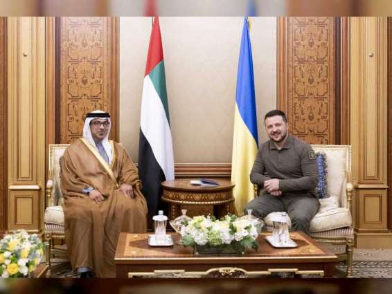 منصور بن زايد يلتقي الرئيس الأوكراني على هامش القمة العربية ال 32