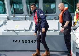 UK to Move Thousands of Migrants to Barges, Airfields in Coming Months - Home Office