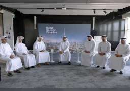 حمدان بن محمد يطّلع على سير العمل في "دبي للاقتصاد والسياحة"