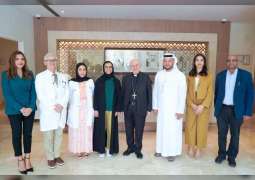 رئيس الأكاديمية البابوية للحياة يطلع التقنيات المستخدمة في مركز أبوظبي للخلايا الجذعية 