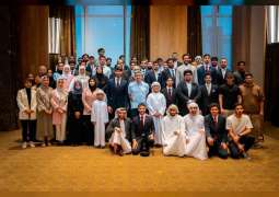 عبدالله بن زايد يلتقي طلبة الإمارات الدارسين في اليابان