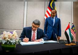 عبدالله بن زايد يلتقي وزير خارجية ماليزيا