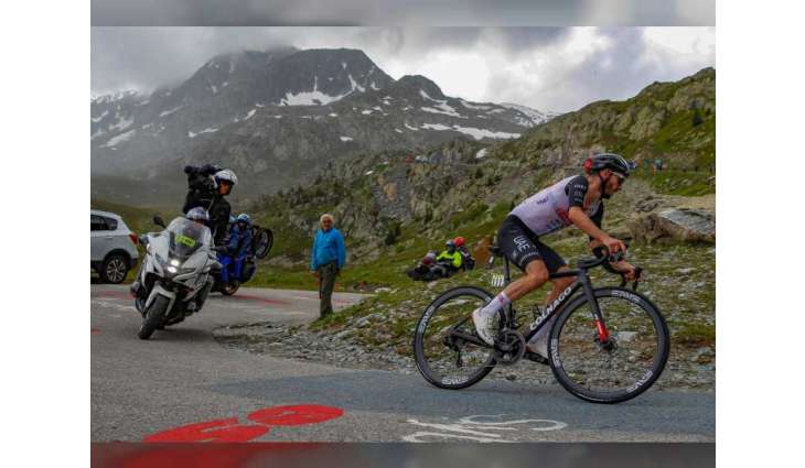 Hirschi podiums in Switzerland, Adam Yates second on Col de la Croix de Fer