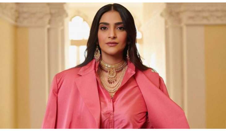 Sonam Kapoor announces digital debut titled ‘Blind’
