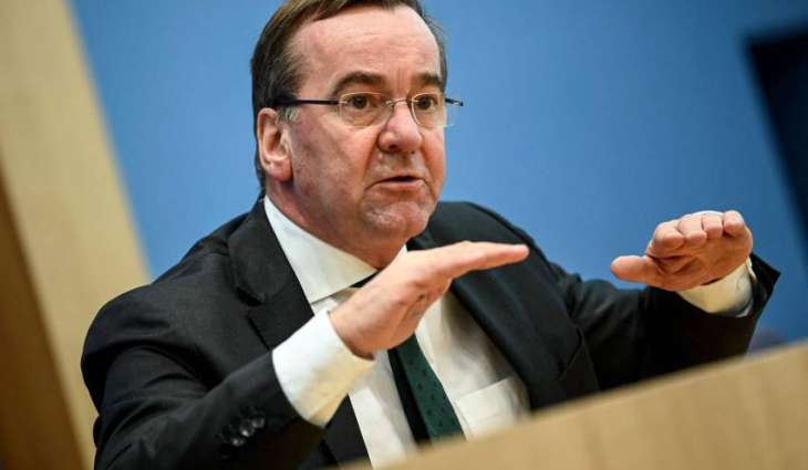 German Defense Chief Tops Popular Politicians' List - Poll