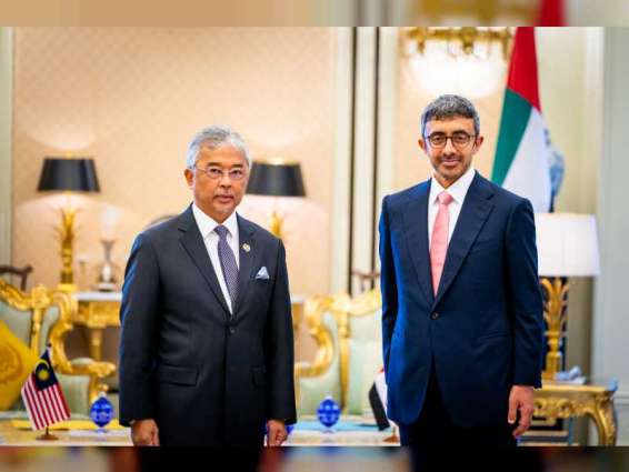 ملك ماليزيا يستقبل عبدالله بن زايد