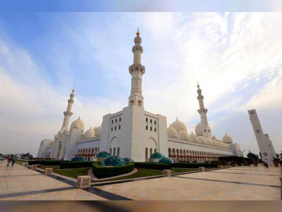 جامع الشيخ زايد الكبير يستقبل مرتاديه بباقة من الخدمات والمبادرات خلال عطلة العيد