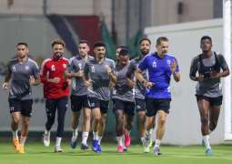 ممثلو الكرة الإماراتية يواصلون استعداداتهم للمشاركات الآسيوية و العربية