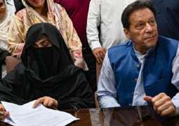 محکمة اسلام آباد تأمر عمران خان و زوجتہ بالمثول أمامھا في 20 مایو