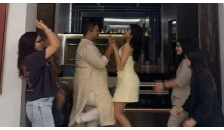 Janhvi's hilarious dance moves from 