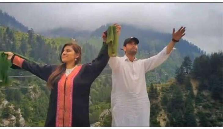 Indian woman who arrived in Pakistan for love willingly embraces Islam, marries Nasrullah