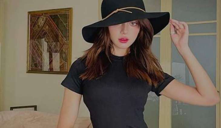 Alizeh Shah captivates fans on social media with her stunning look