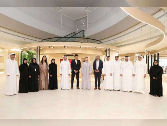 مريم المهيري تشهد افتتاح مركز الابتكار الجديد التابع لـ "&e المؤسسات"
