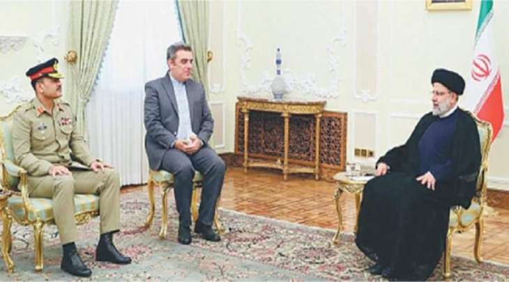 رئیس أرکان الجیش یجتمع برئیس ایران خلال زیارتہ لبلادہ