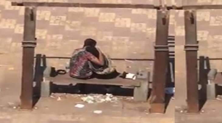 ممارسة شاب و فتاة فعلا فاضحا وسط شارع عام في مصر تثیر جدلا واسعا