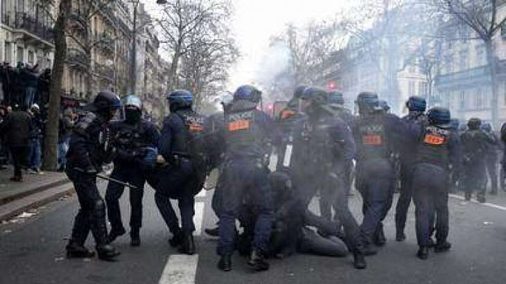 Macron Says France's Law Same for All, Including Police Officers, Amid Police Walkout