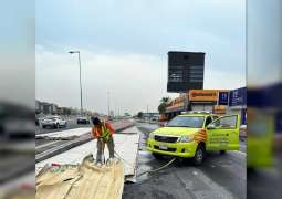 بلدية دبي تستجيب لـ 100 بلاغ طارئ نتيجة العاصفة المطرية 