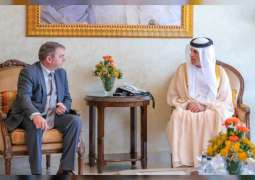 سعود بن صقر يستقبل المبعوث التجاري للمملكة المتحدة وسفيرها لدى الدولة