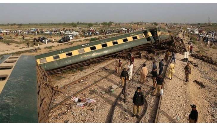 مصرع 36 شخصا و اصابة عشرات آخرین اثر حادث قطار في اقلیم السند