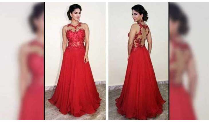 Sunny Leone's mesmerizing red outfit lights up Mumbai event