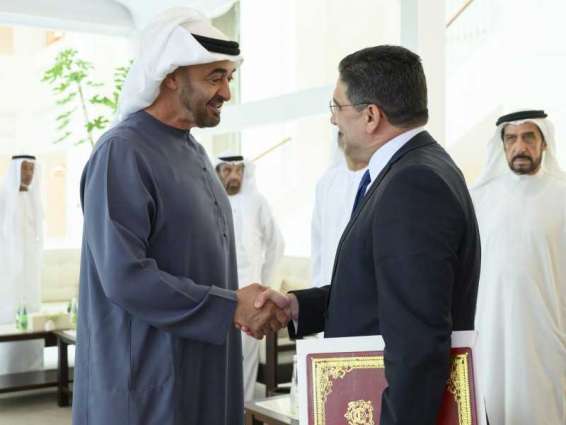 رئيس الدولة يتسلم رسالة خطية من محمد السادس خلال استقباله وزير الشؤون الخارجية المغربي