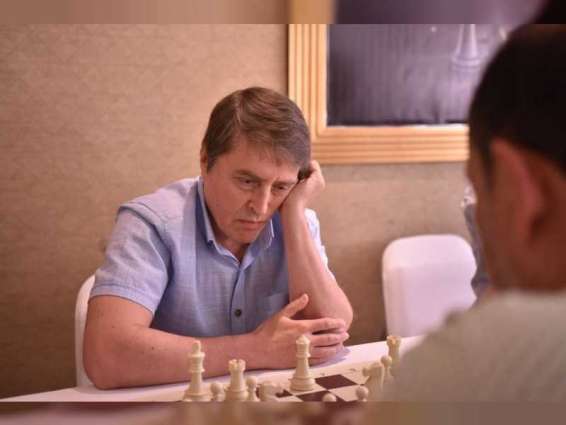 "أبو ظبي الدولي للشطرنج" يواصل منافساته بمشاركة قياسية في البطولة العائلية