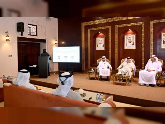 "تراث الإمارات" ينظم ندوة عن نشأة الجهاز الحكومي بأبوظبي