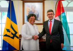 عبدالله بن زايد يلتقي رئيسة وزراء بربادوس في بريدج تاون ويبحثان علاقات التعاون وملف المناخ
