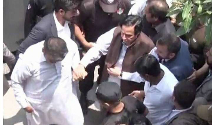 Pervez Elahi recommends protective bails to PTI leaders ahead of polls