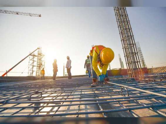بلدية مدينة أبوظبي تستعرض إيجابيات قانون حظر العمل بالمواقع الإنشائية وقت الظهيرة بالصيف