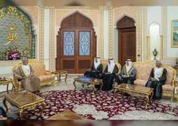 سلطان عمان يستقبل عبدالله بن زايد والوزراء المشاركين في الاجتماع الاستثنائي الخليجي