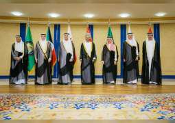 عبدالله بن زايد يشارك في الاجتماع الاستثنائي الخليجي على المستوى الوزاري بمسقط