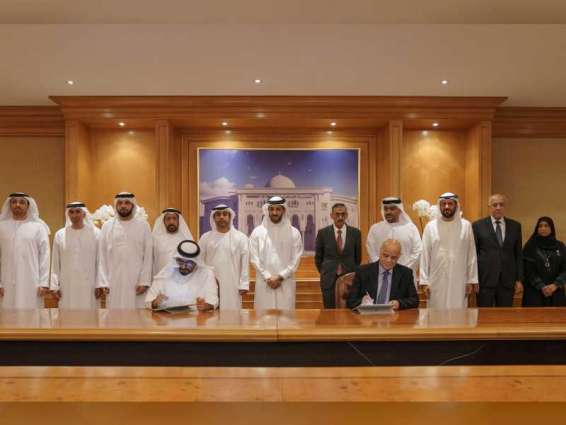 سلطان بن أحمد القاسمي يشهد توقيع اتفاقية بين جامعة الشارقة والهلال الأحمر الإماراتي