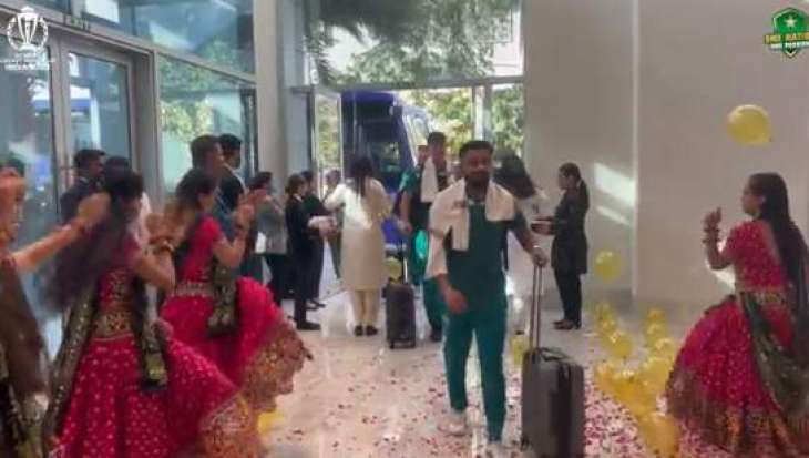 Pakistan team greeted with warm reception in Ahmedabad               


 