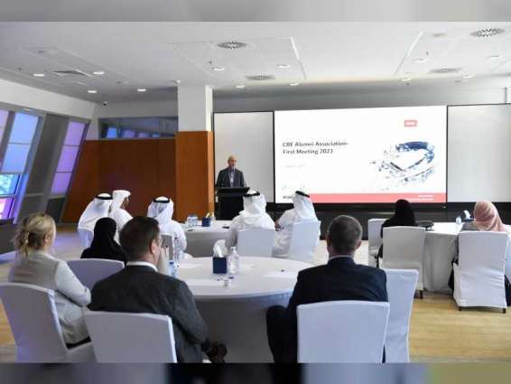 جامعة الإمارات تنظم ملتقى خريجي كلية الإدارة والاقتصاد لتبادل الآراء حول سُبل التطوير المهني وتنمية المجتمع