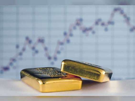 الذهب يتخلى عن أعلى مستوياته في شهر و يخسر 13 دولاراً
