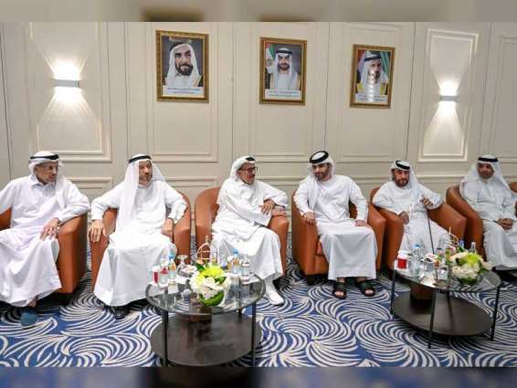 منصور بن محمد يشهد العرس الجماعي ل 50 شاباً في دبي 