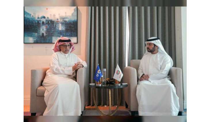 حمدان بن مبارك وسلمان بن إبراهيم يبحثان سبل الارتقاء بالكرة الآسيوية